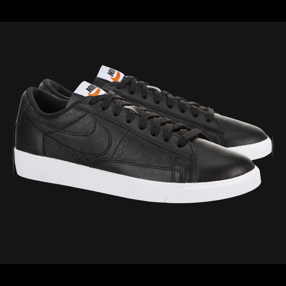 Nike Women’s Blazer Low Le sneaker size 9.5 - Picture 3 of 5